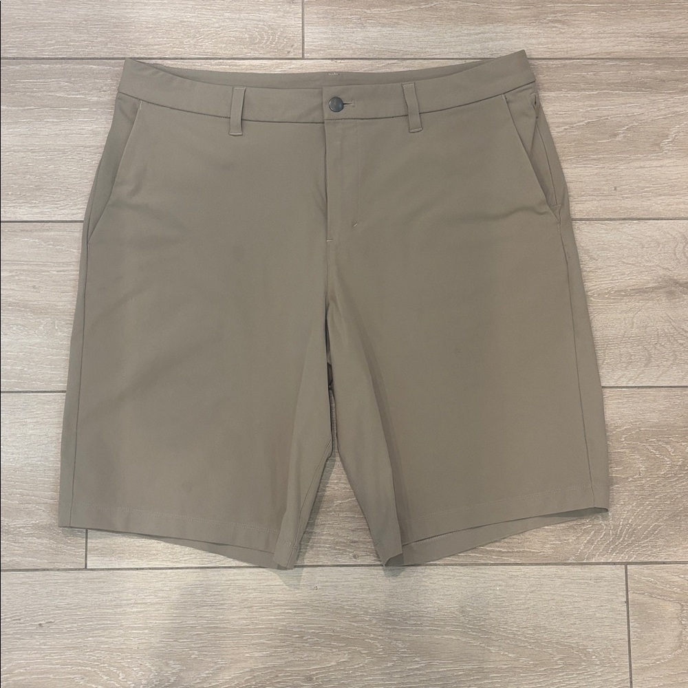 Men's Lululemon Commission Short Relaxed *Warpstreme 11"
Tofino Sand sz 36 EUC